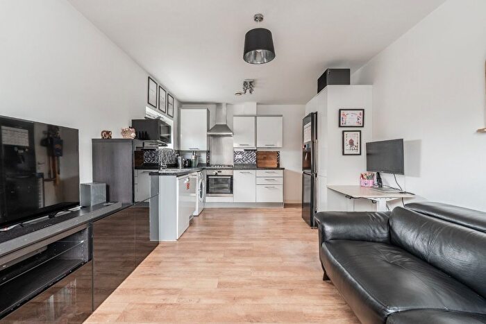 1 Bedroom Flat For Sale In Cameron Drive, Dartford, Kent, DA1