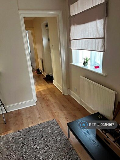 1 Bedroom Flat To Rent In Hendon Lane, London, N3