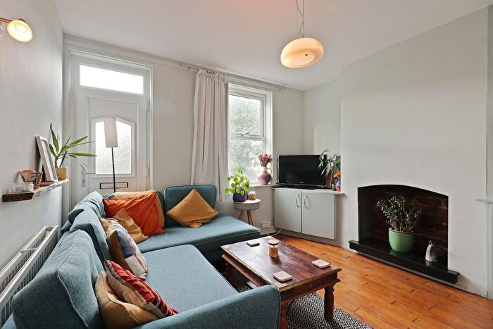 3 Bedroom Semi-Detached House For Sale In Duncombe Street, Walkley, Sheffield, S6