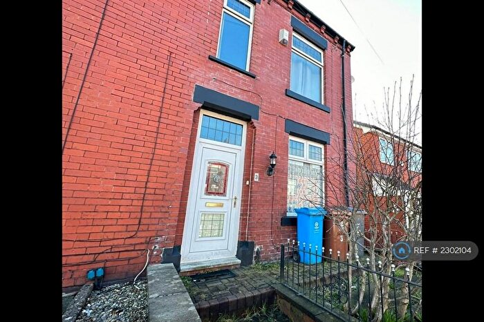 3 Bedroom Semi-Detached House To Rent In Brooklands Avenue, Oldham, OL9