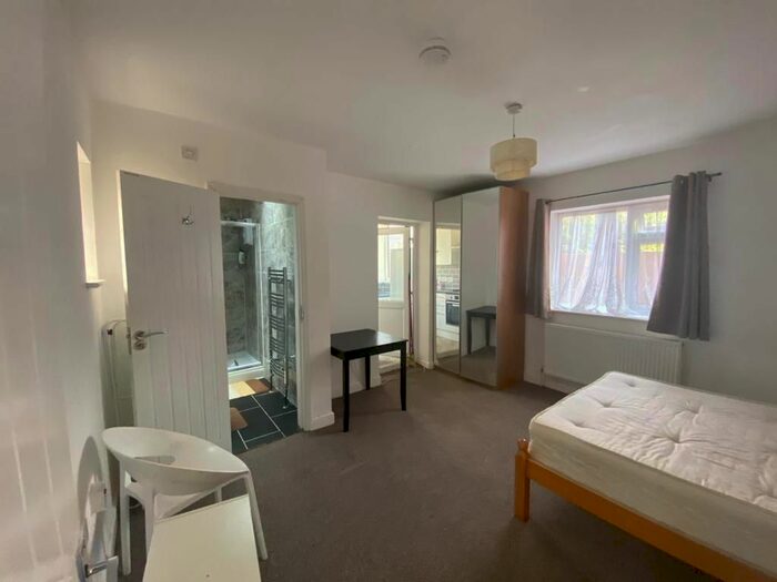 Studio To Rent In Alexandra Road, London, N8