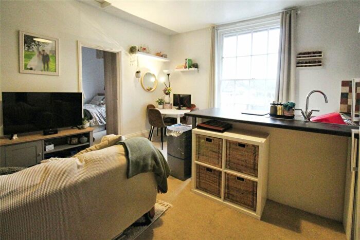 1 Bedroom Flat For Sale In Market Place, Romsey, Hampshire, SO51