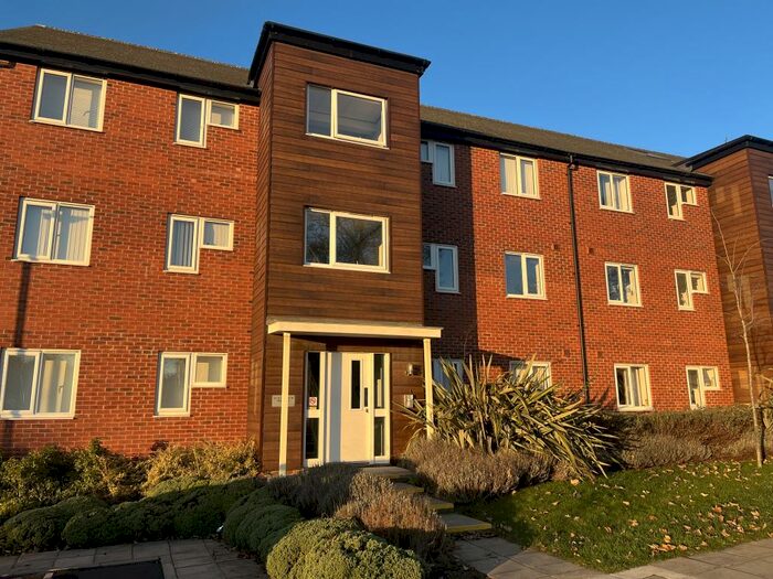 2 Bedroom Flat To Rent In Pearsons Way, Seacroft, Leeds, LS14