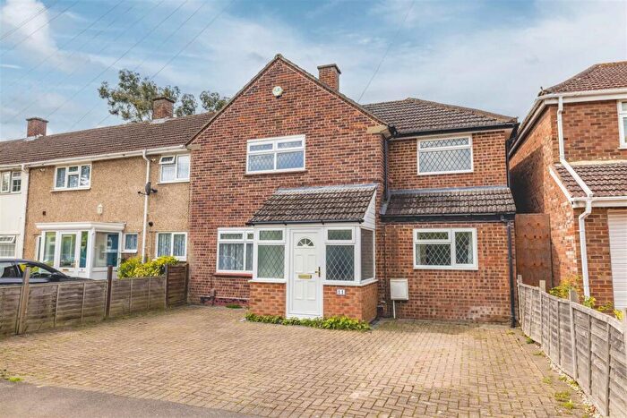4 Bedroom End Of Terrace House For Sale In Moat Drive, Slough, SL2