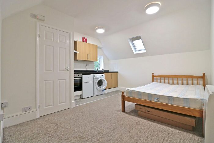 Studio To Rent In Castlebar Hill, Ealing, London, W5