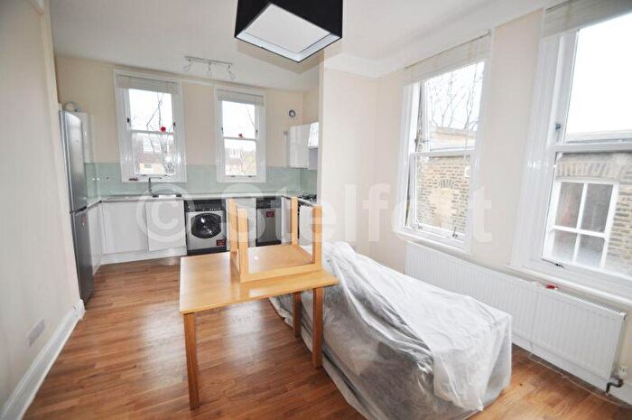 3 Bedroom Apartment To Rent In Cathcart Hill, London, N19