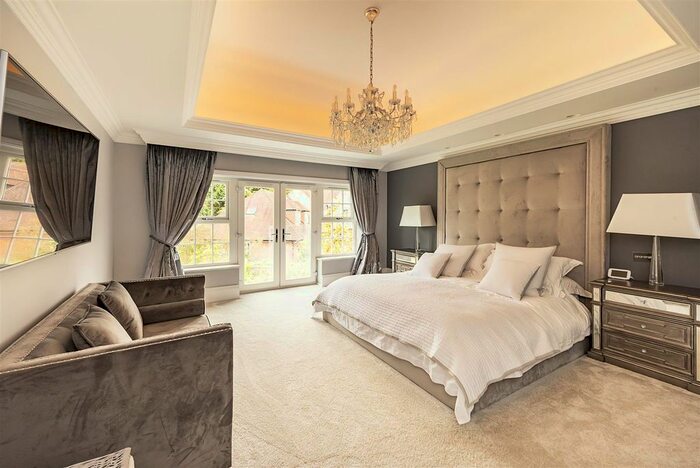 5 Bedroom Detached House For Sale In Hatching Green Close, Harpenden, AL5