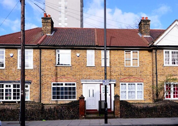 3 Bedroom Terraced House To Rent In Tiller Road, Isle Of Dogs, E14