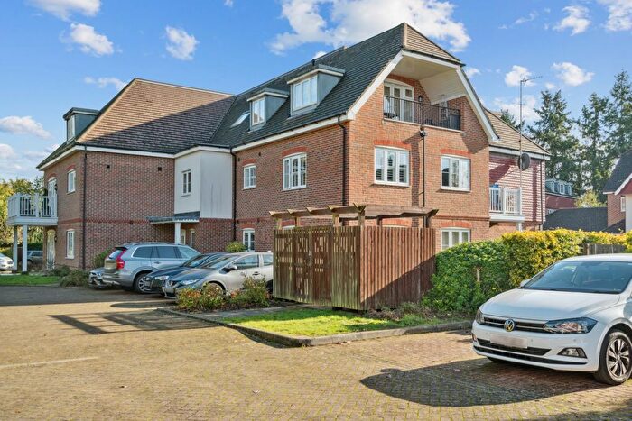 2 Bedroom Flat For Sale In Hedgerley Lane, Gerrards Cross, Buckinghamshire, SL9