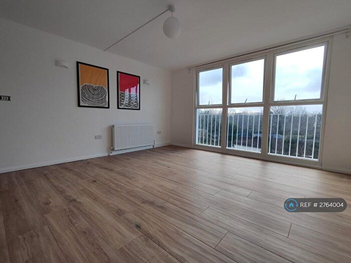 3 Bedroom Flat To Rent In Boyn Valley Road, Maidenhead, SL6