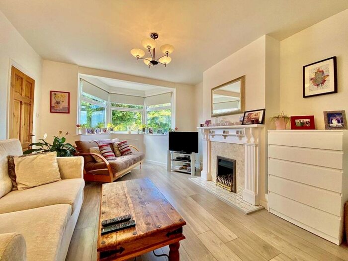 4 Bedroom Semi-Detached House To Rent In Northfield Road, Cockfosters, EN4