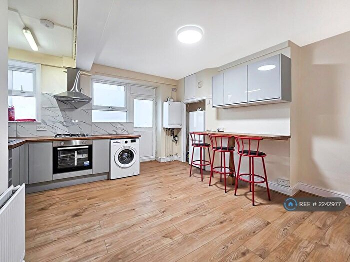 2 Bedroom Flat To Rent In Station Road, Edgware, HA8