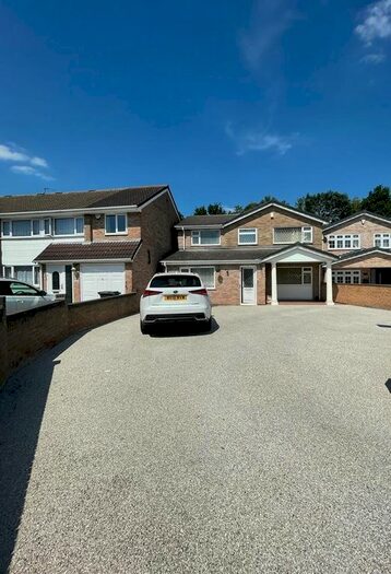 4 Bedroom Town House To Rent In Gleneagles Avenue, Leicester, LE4