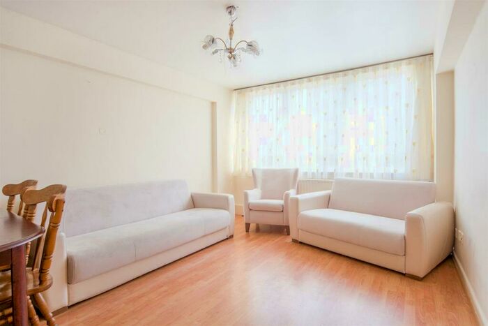 2 Bedroom Apartment To Rent In Cherbury Court, Hoxton, N1