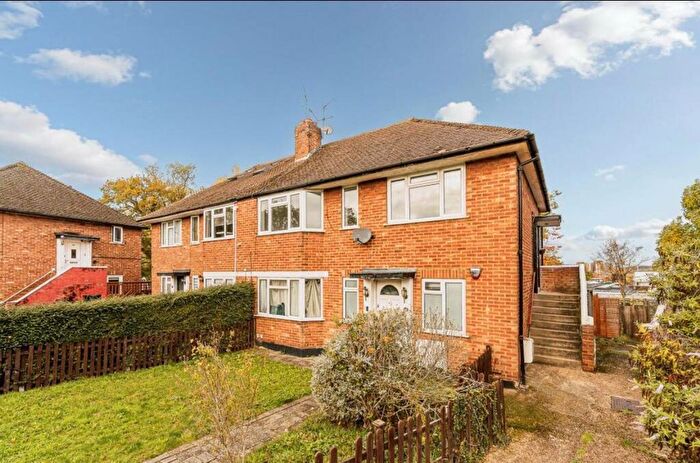 2 Bedroom Property To Rent In Hathaway Gardens, London, W13