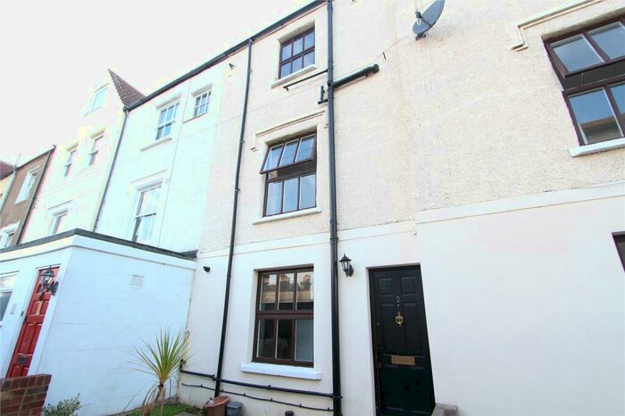2 Bedroom Flat To Rent In Royal Oak Terrace, Gravesend, Kent, DA12