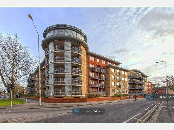 2 Bedroom Flat To Rent In Jubilee Square, Reading, RG1