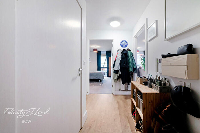 1 Bedroom Apartment For Sale In Duckett Street, London, E1