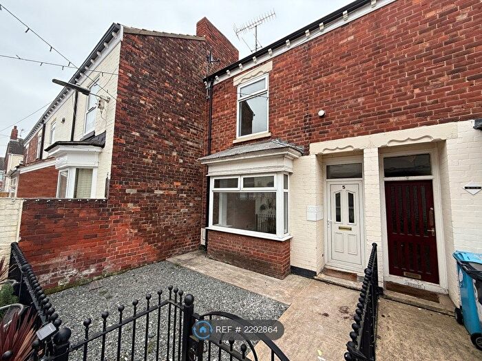 2 Bedroom End Of Terrace House To Rent In Estcourt Villas, Hull, HU9