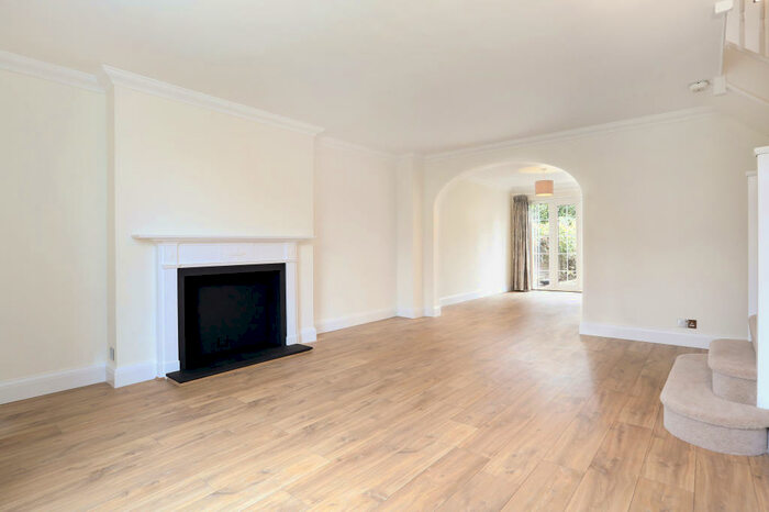 3 Bedroom Terraced House To Rent In Oatlands Chase, Weybridge, KT13