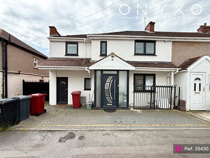 5 Bedroom End Of Terrace House For Sale In Myrtle Crescent, Slough, SL2