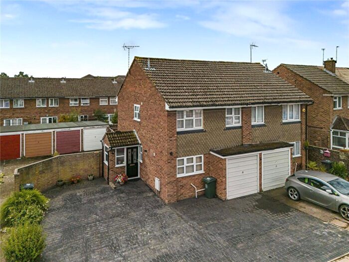3 Bedroom End Of Terrace House For Sale In Miskin Road, West Dartford, Kent, DA1