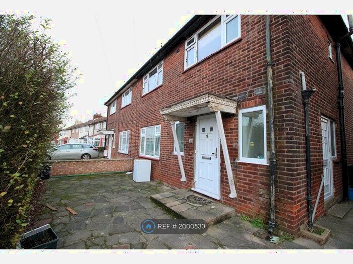 1 Bedroom Maisonette To Rent In Gaysham Avenue, Ilford, IG2