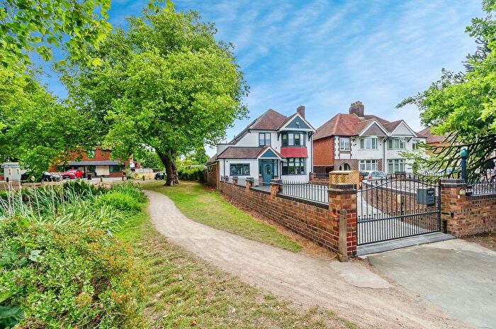 4 Bedroom Detached House For Sale In Stafford Road, Walsall, West Midlands, WS3