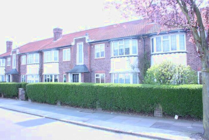 2 Bedroom Maisonette To Rent In York Way, London, N20