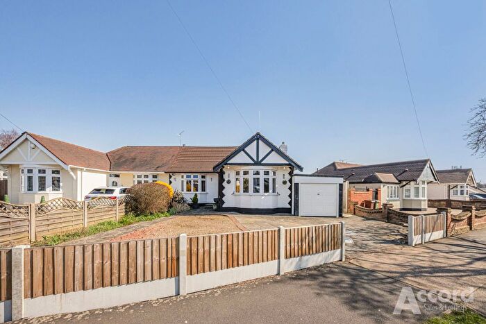 4 Bedroom Semi Detached Bungalow For Sale In Pettits Lane North, Romford, RM1