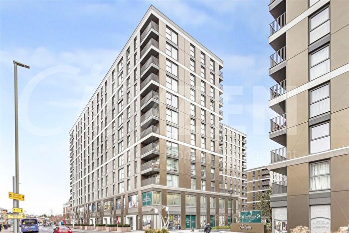 1 Bedroom Flat For Sale In Eden Grove, Staines-Upon-Thames, TW18