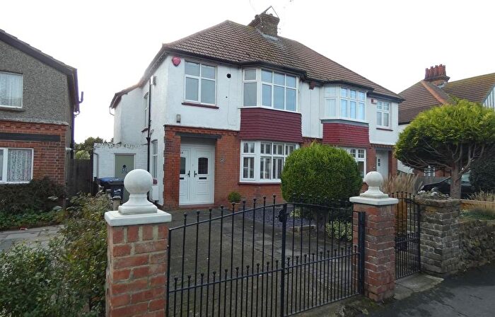 1 Bedroom Flat To Rent In Lindenthorpe Road, Broadstairs, Kent, CT10