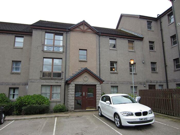 2 Bedroom Flat To Rent In Roslin Place, Aberdeen, AB24