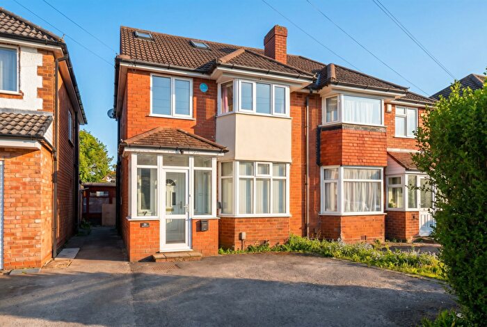 4 Bedroom Semi Detached House For Sale In Clinton Road, Shirley, B90