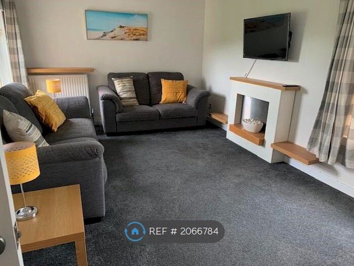 2 Bedroom Flat To Rent In Kingsknowe Court, Edinburgh, EH14