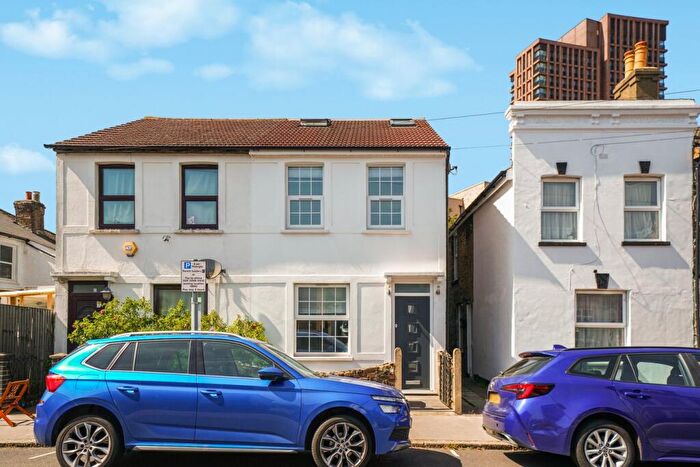 3 Bedroom End Of Terrace House For Sale In Laud Street, Croydon, CR0