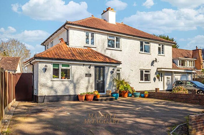 3 Bedroom Semi Detached House For Sale In Ifield Road, Crawley, RH11