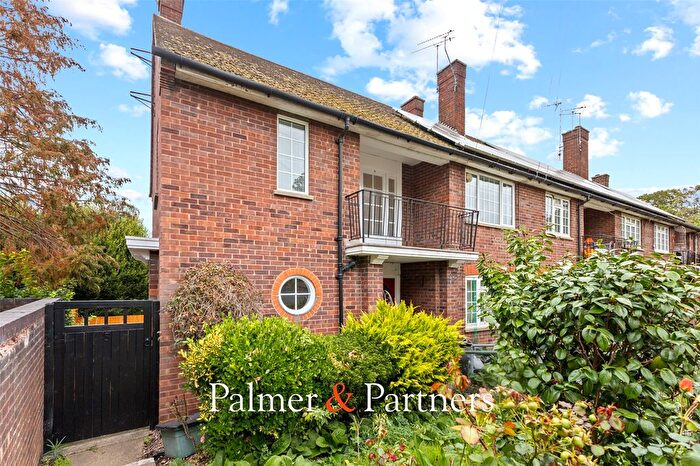 2 Bedroom Maisonette For Sale In Taylor Court, The Dutch Quarter, Colchester, Essex, CO1