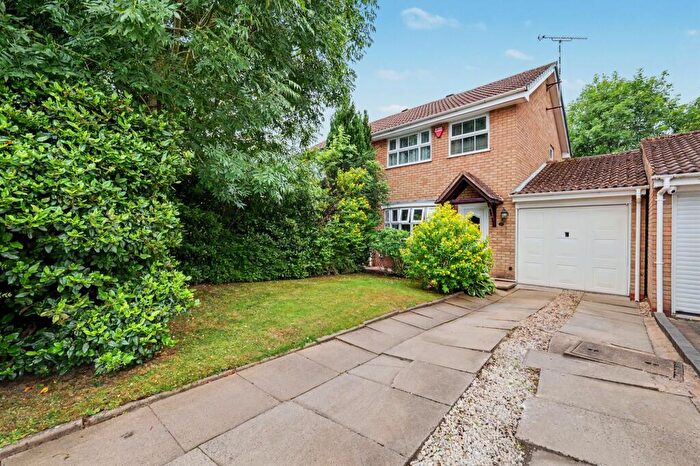 3 Bedroom Semi-Detached House For Sale In Appledore Drive, Coventry, CV5