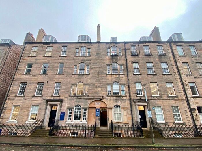 2 Bedroom Flat To Rent In Buccleuch Place, Edinburgh, EH8