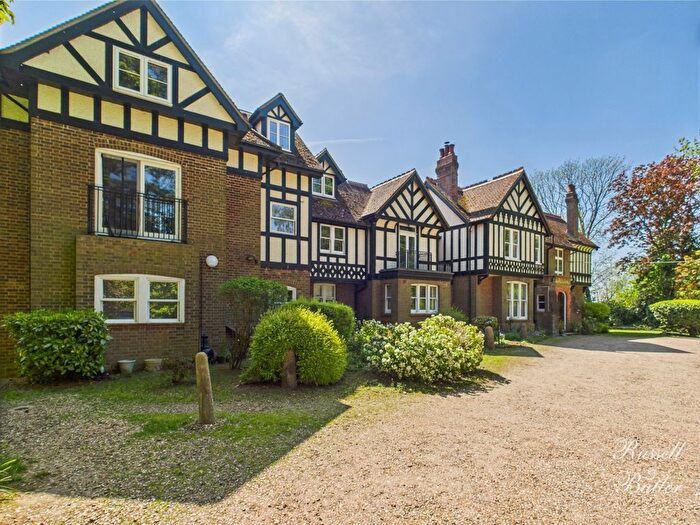 2 Bedroom Flat For Sale In Seven Gables Buckingham Road, Winslow, MK18