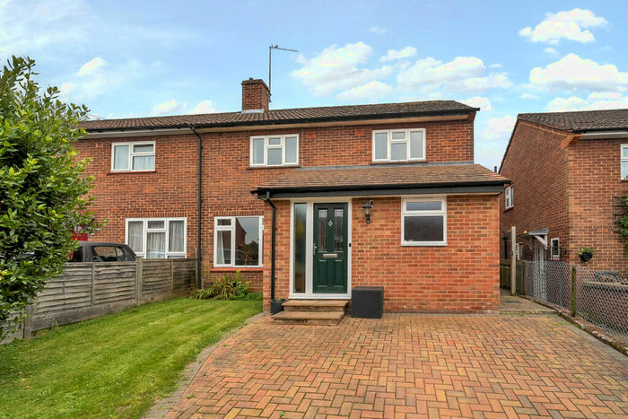 3 Bedroom End Of Terrace House For Sale In Highfield Park, Wargrave, Reading, Berkshire, RG10