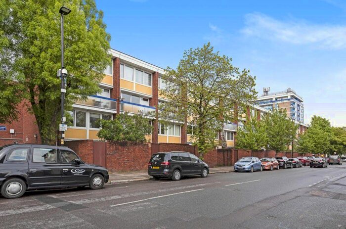 4 Bedroom Maisonette To Rent In Kinross House, Kings Cross, N1