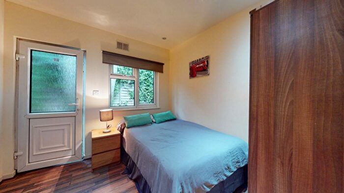 Studio To Rent In Chatsworth Road, Mapesbury, London, NW2