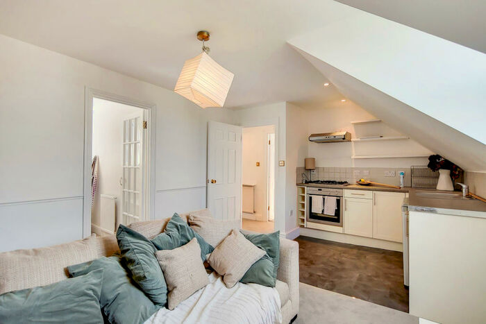 2 Bedroom Flat To Rent In Redcliffe Gardens, SW10