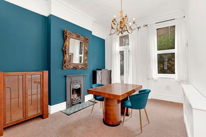 1 Bedroom Flat To Rent In Fairholme Road, London, W14