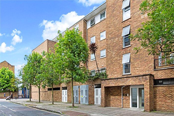 2 Bedroom Apartment To Rent In Narrow Street, E14