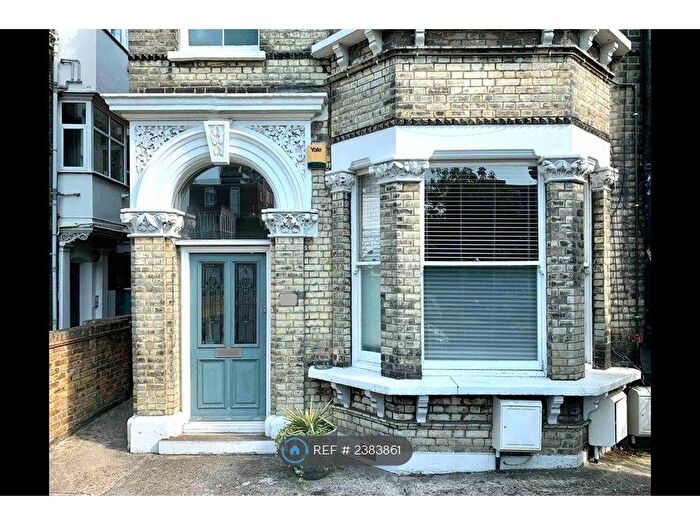 2 Bedroom Maisonette To Rent In South Lambeth Road, London, SW8