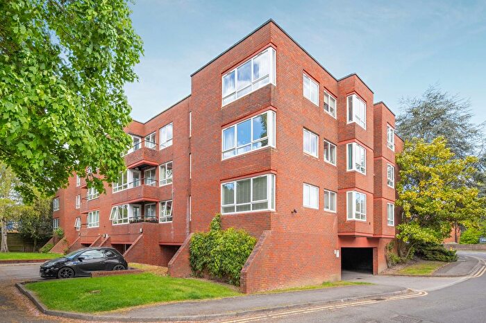 2 Bedroom Flat For Sale In Osborne Road, Windsor, SL4