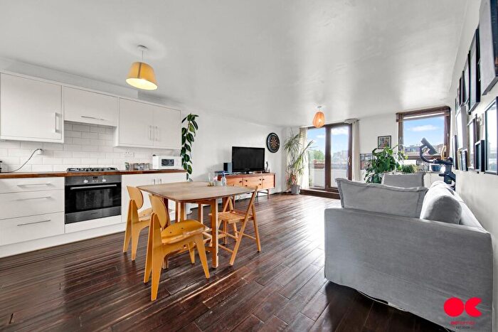 2 Bedroom Maisonette For Sale In Burr Close, St Katharine's Dock, Tower Hill, E1W